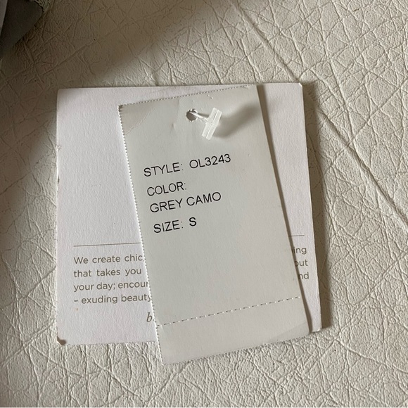 Beyond Yoga Grey Camo Leggings - Picture 6 of 7